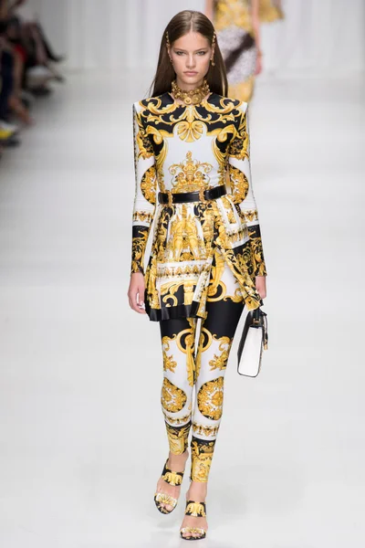 Look 12